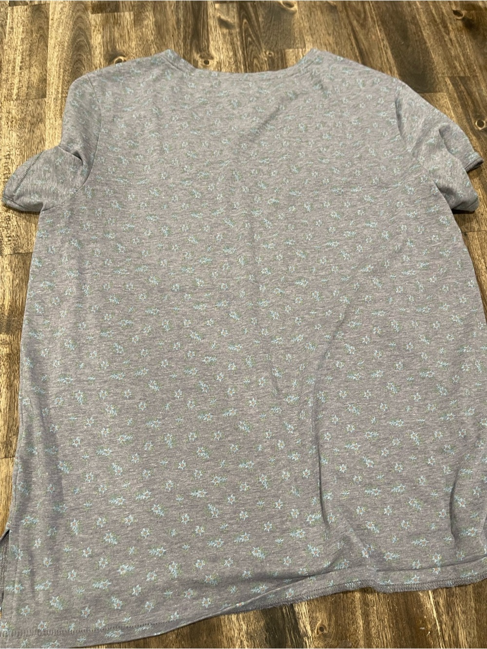 Lucky Brand Gray Floral V-Neck Tee | Size M - Picture 4 of 4